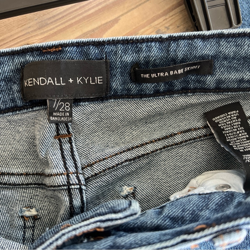 Kendall Kylie The Ultra Babe Skinny Jeans Women’s Size 7 / 28 Medium Wash NWOT - Picture 7 of 9